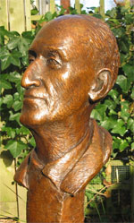 De buste van prof. Baarda door beeldhouwster Josine Croin, 2003.